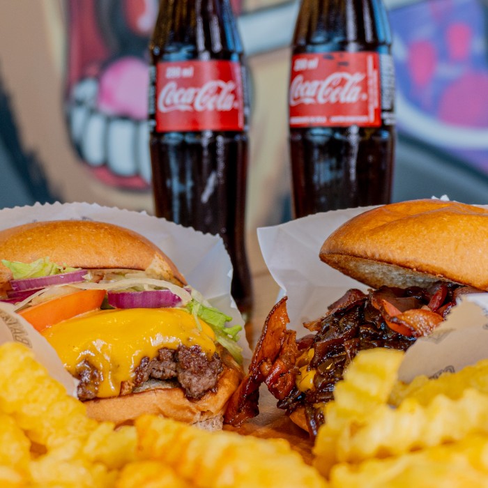 Combo Casal: dois lanches, duas batatas e duas bebidas